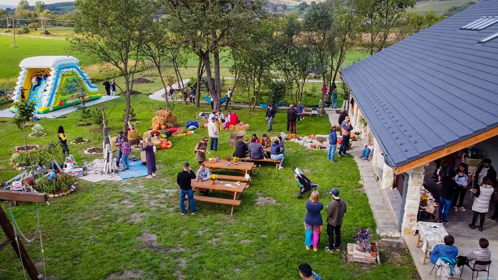 Casa și grădina fundației din Borșa, locul în care se întâlnește comunitatea